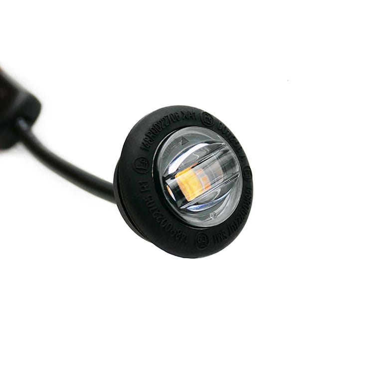 Nola hobetzen du LED funtzio anitzeko alboko markatzaileak errepideko ikusgarritasuna